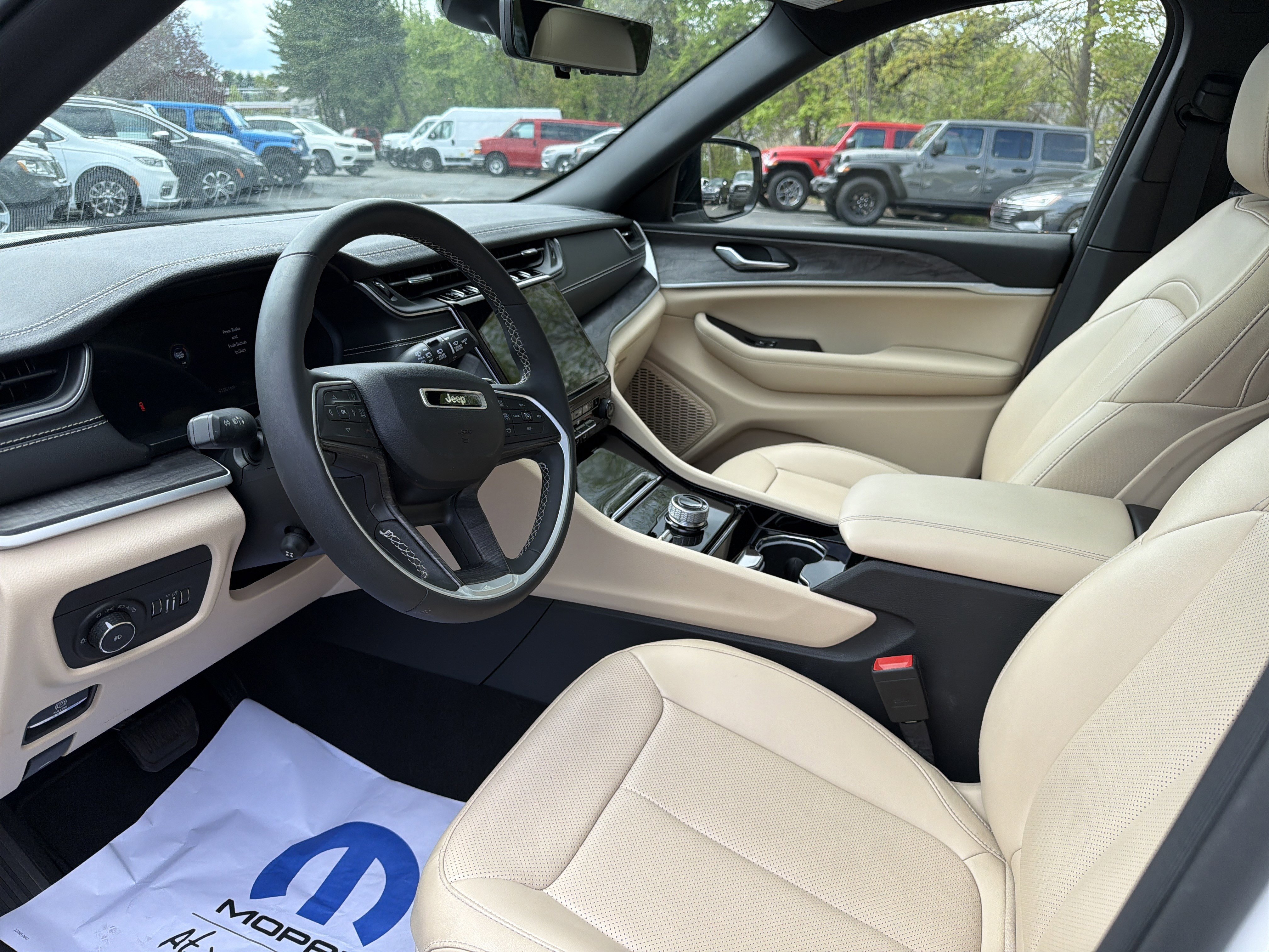 Certified 2023 Jeep Grand Cherokee Limited w/ Luxury Tech Group II image 16
