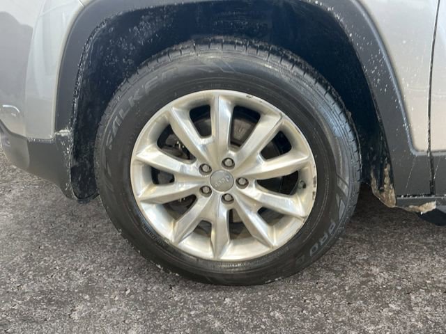 Used 2017 Jeep Cherokee Limited image 12