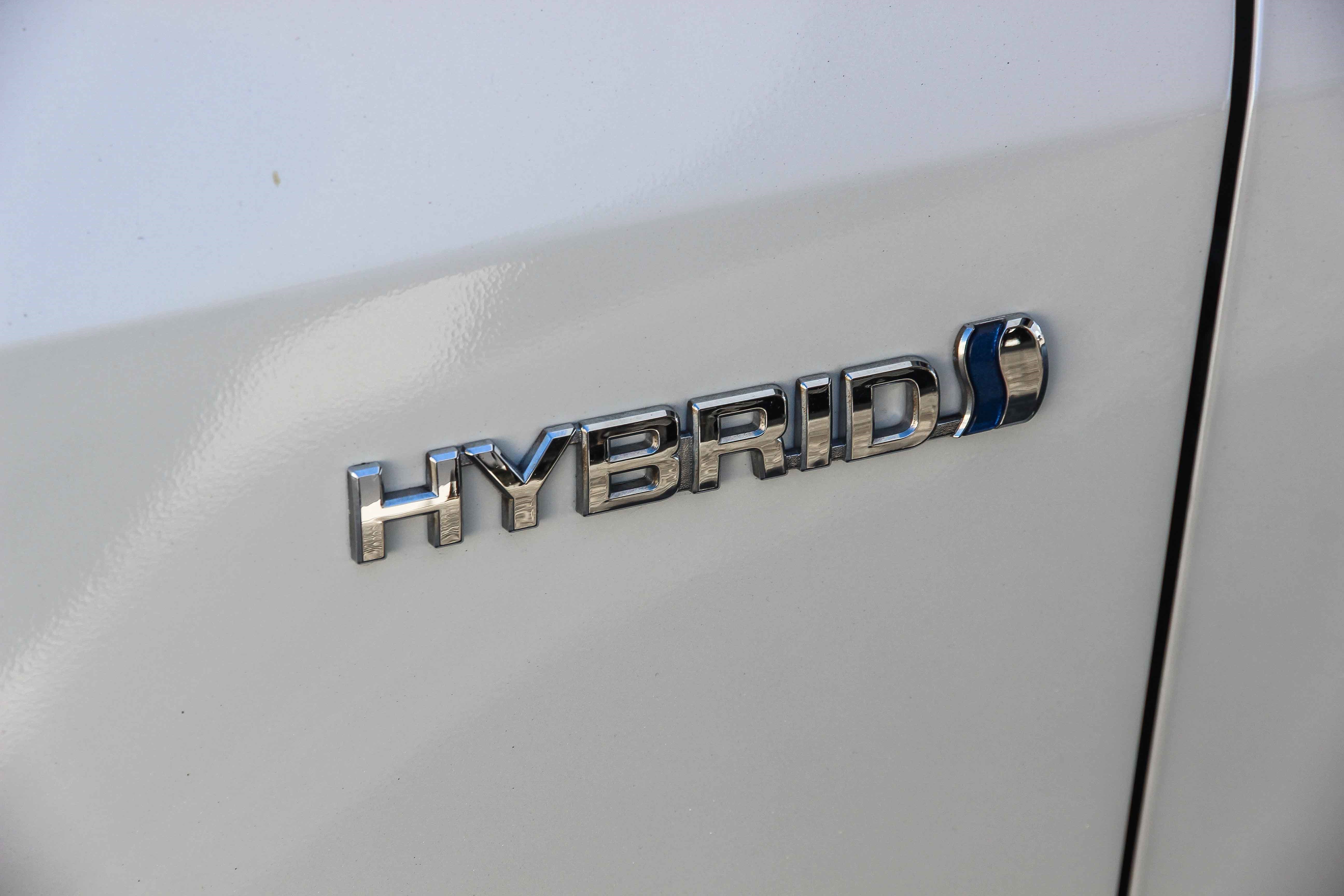 Used 2017 Toyota Prius V Five image 13