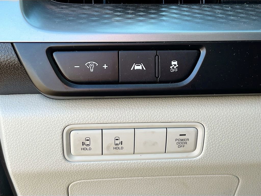 Certified 2024 Kia Carnival LX image 9