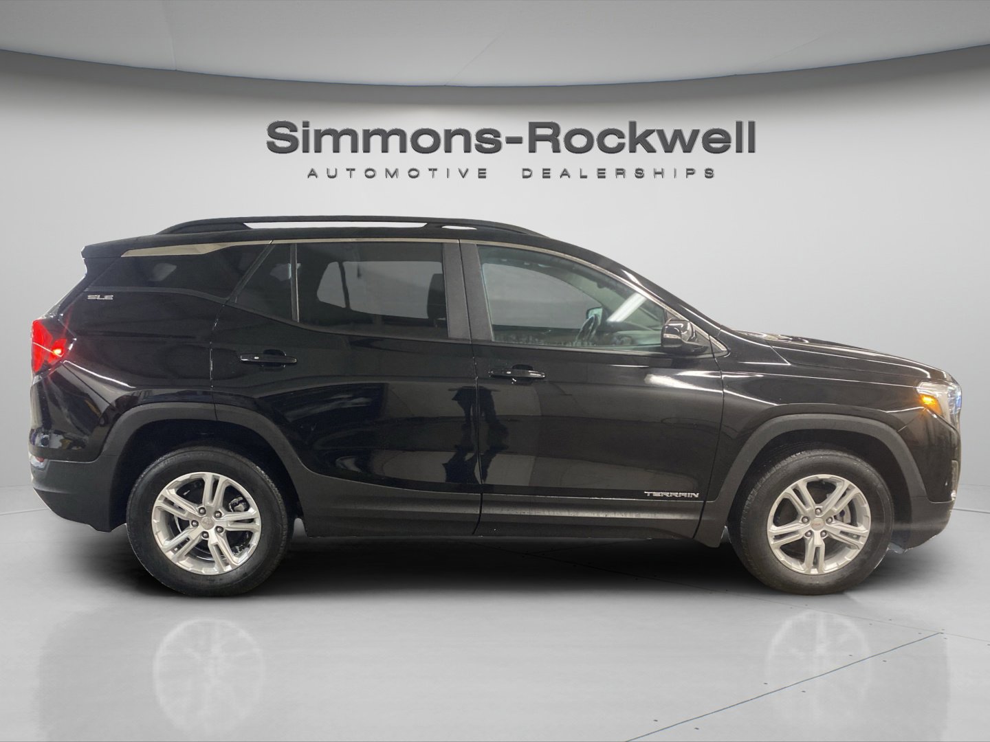 Used 2021 GMC Terrain SLE w/ Driver Convenience Package image 4