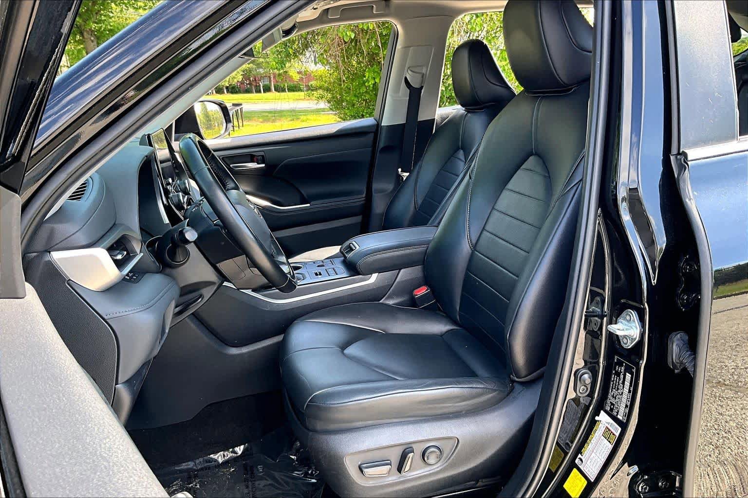 Used 2023 Toyota Highlander XLE AWD/4WD image 8
