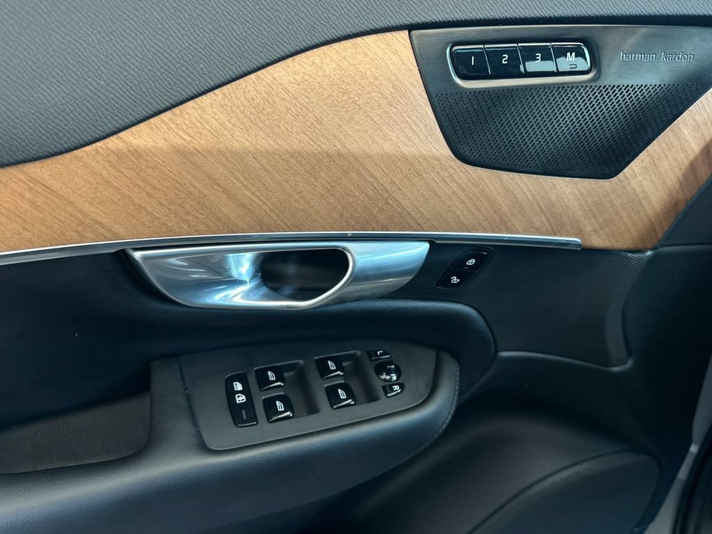 Certified 2024 Volvo XC90 T8 Plus AWD/4WD image 10