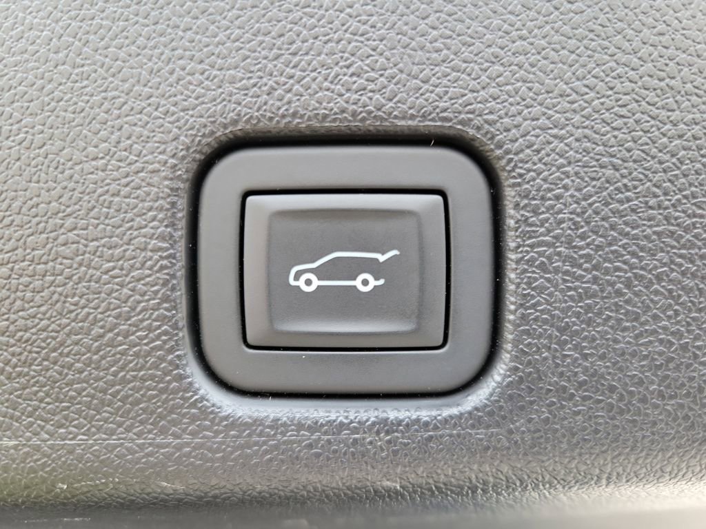 Used 2024 Chevrolet Traverse LS AWD/4WD image 9
