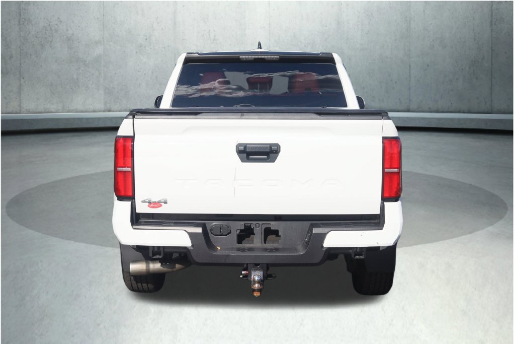 Used 2025 Toyota Tacoma SR5 AWD/4WD image 30