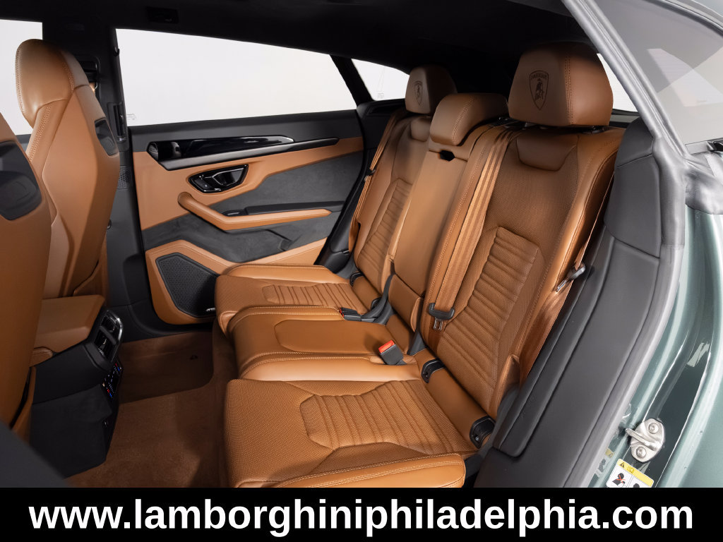 Used 2025 Lamborghini Urus SE AWD/4WD image 42