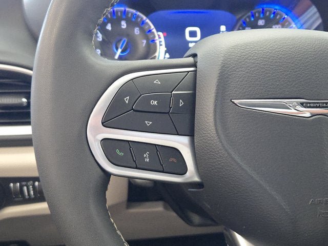 Used 2024 Chrysler Pacifica Touring-L FWD image 28