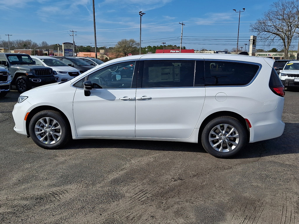 New 2026 Chrysler Pacifica Select AWD/4WD image 8
