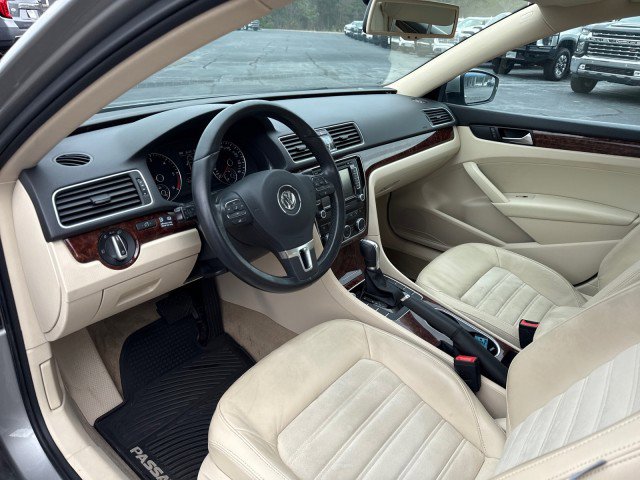 Used 2013 Volkswagen Passat TDI SEL Premium image 17