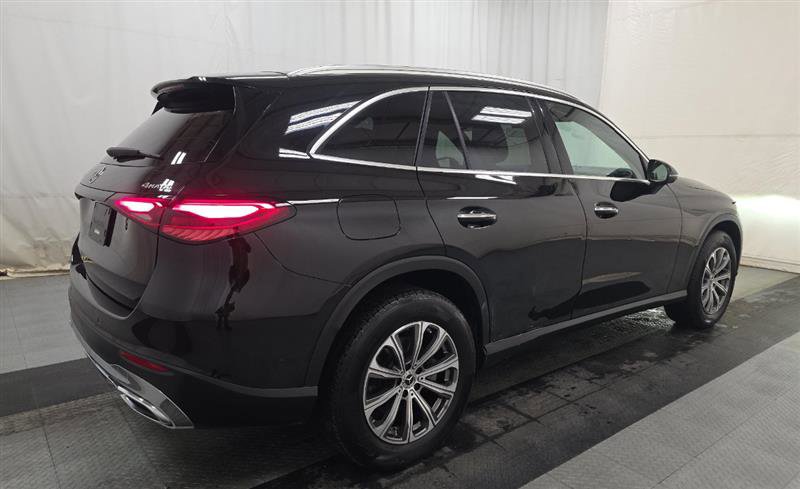 Used 2025 Mercedes-Benz GLC 300 4MATIC image 11
