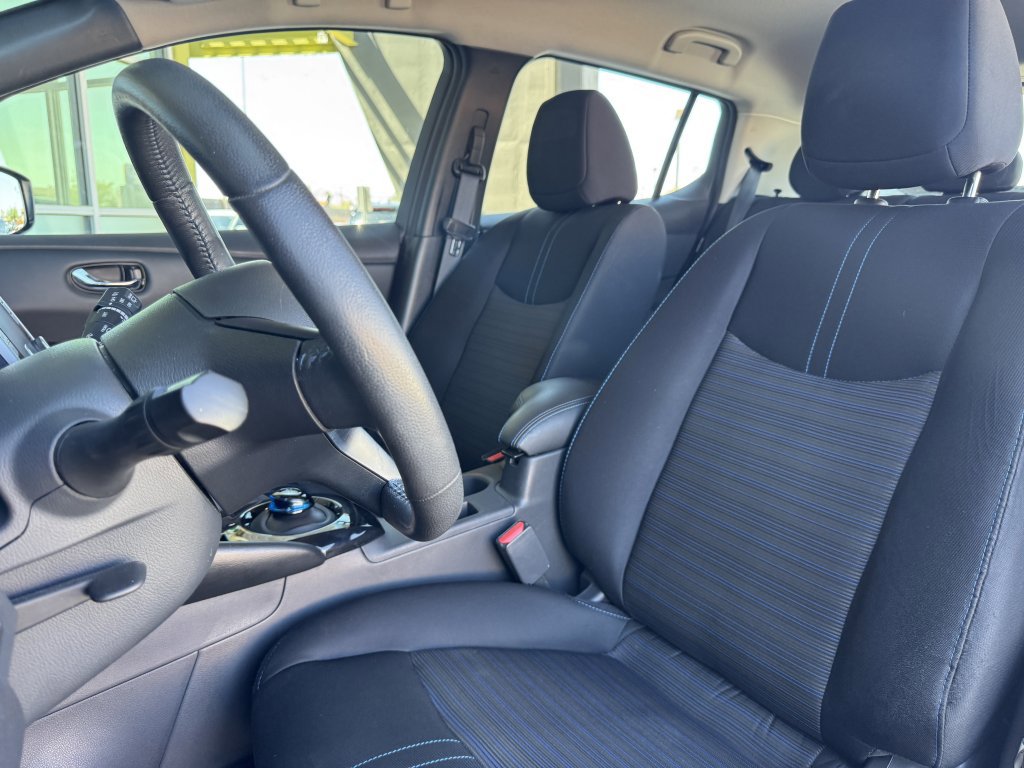 Used 2022 Nissan Leaf SV image 32