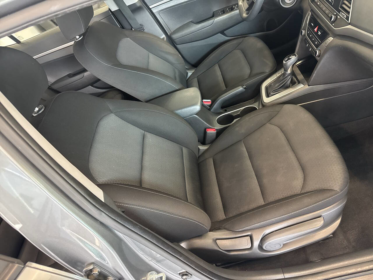 Used 2018 Hyundai Elantra SE FWD image 19