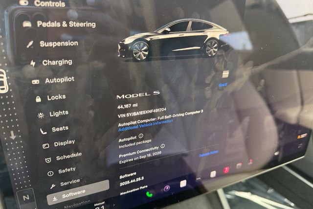 Used 2022 Tesla Model S image 18