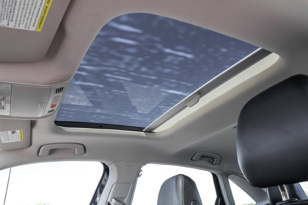 Certified 2024 Volkswagen Jetta SE FWD image 7