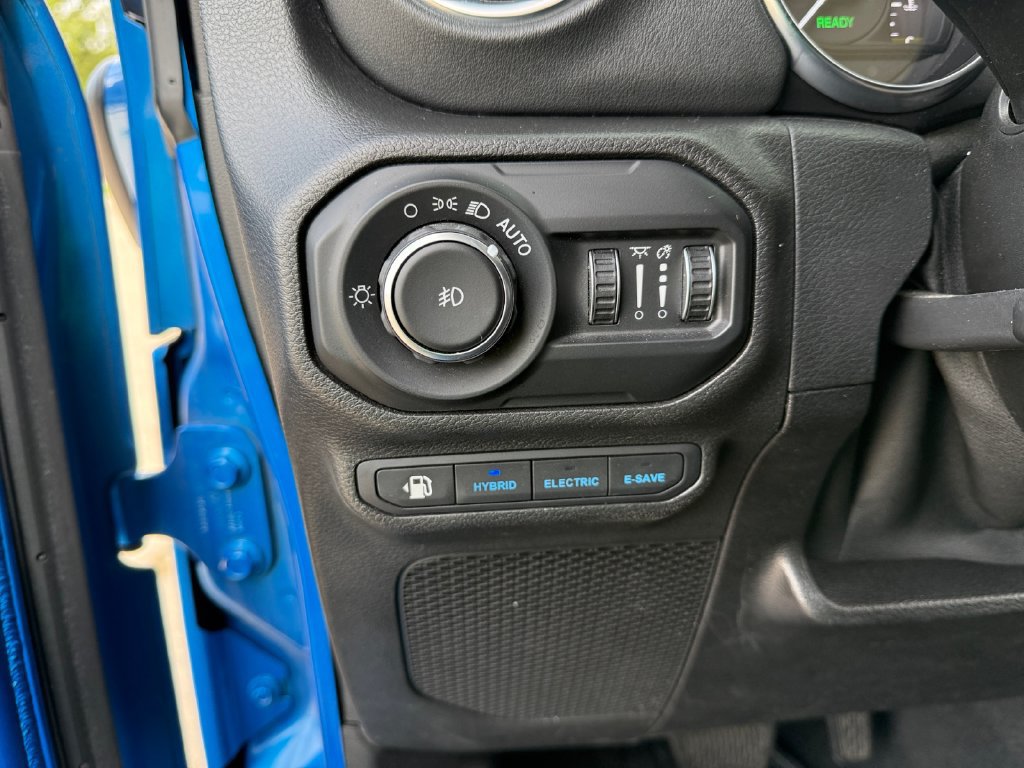 Used 2021 Jeep Wrangler Unlimited Rubicon 4xe w/ Cold Weather Group AWD/4WD image 17