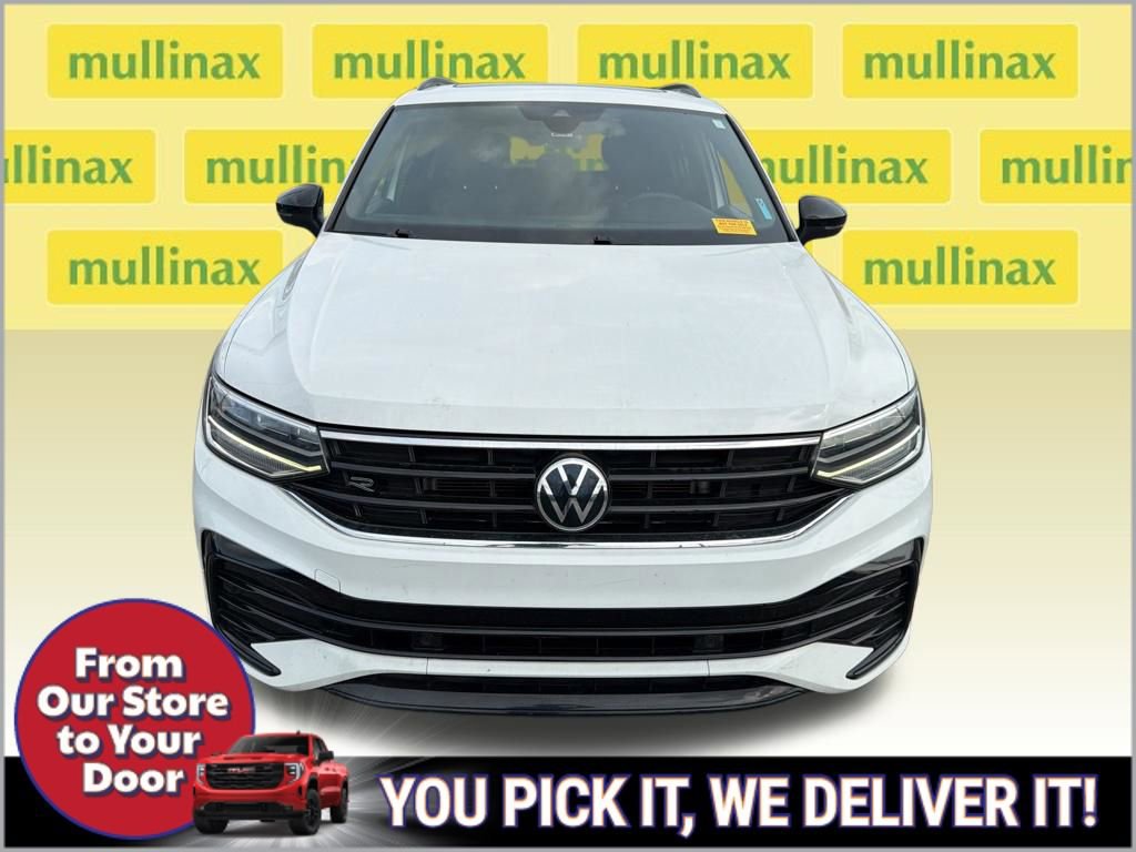 Used 2022 Volkswagen Tiguan SE R-Line image 2