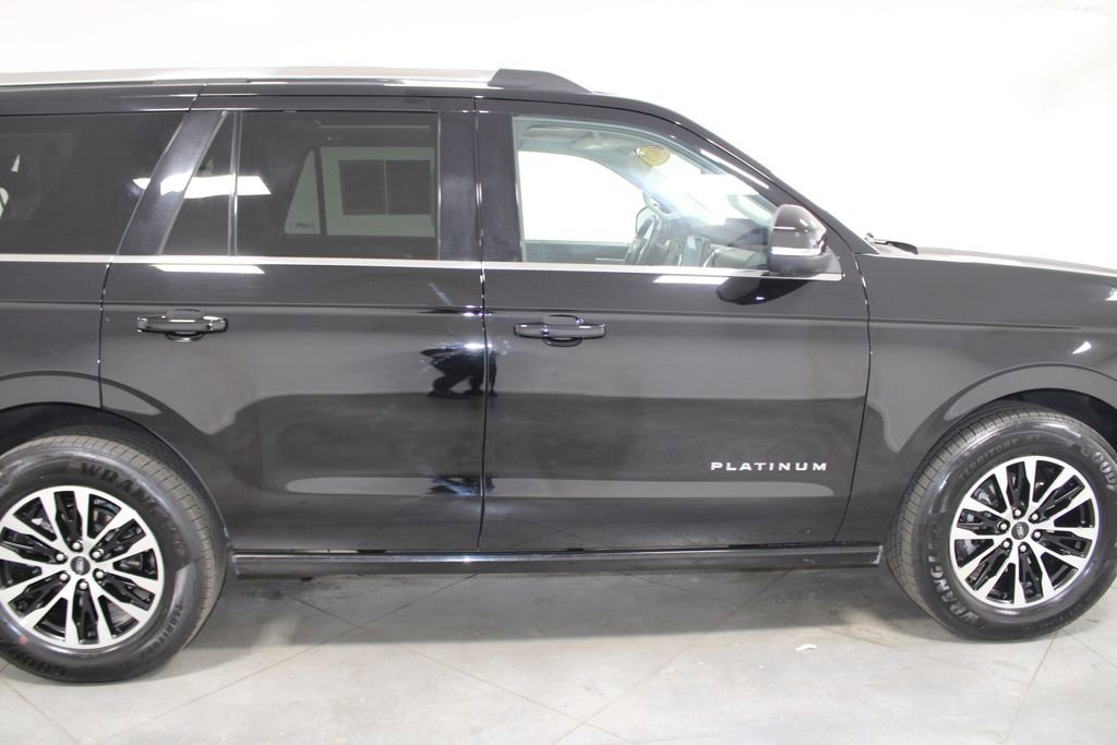 Used 2025 Ford Expedition Platinum image 11