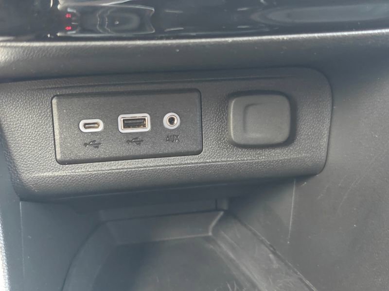 Used 2022 Buick Encore GX Essence w/ Experience Buick Package AWD/4WD image 35