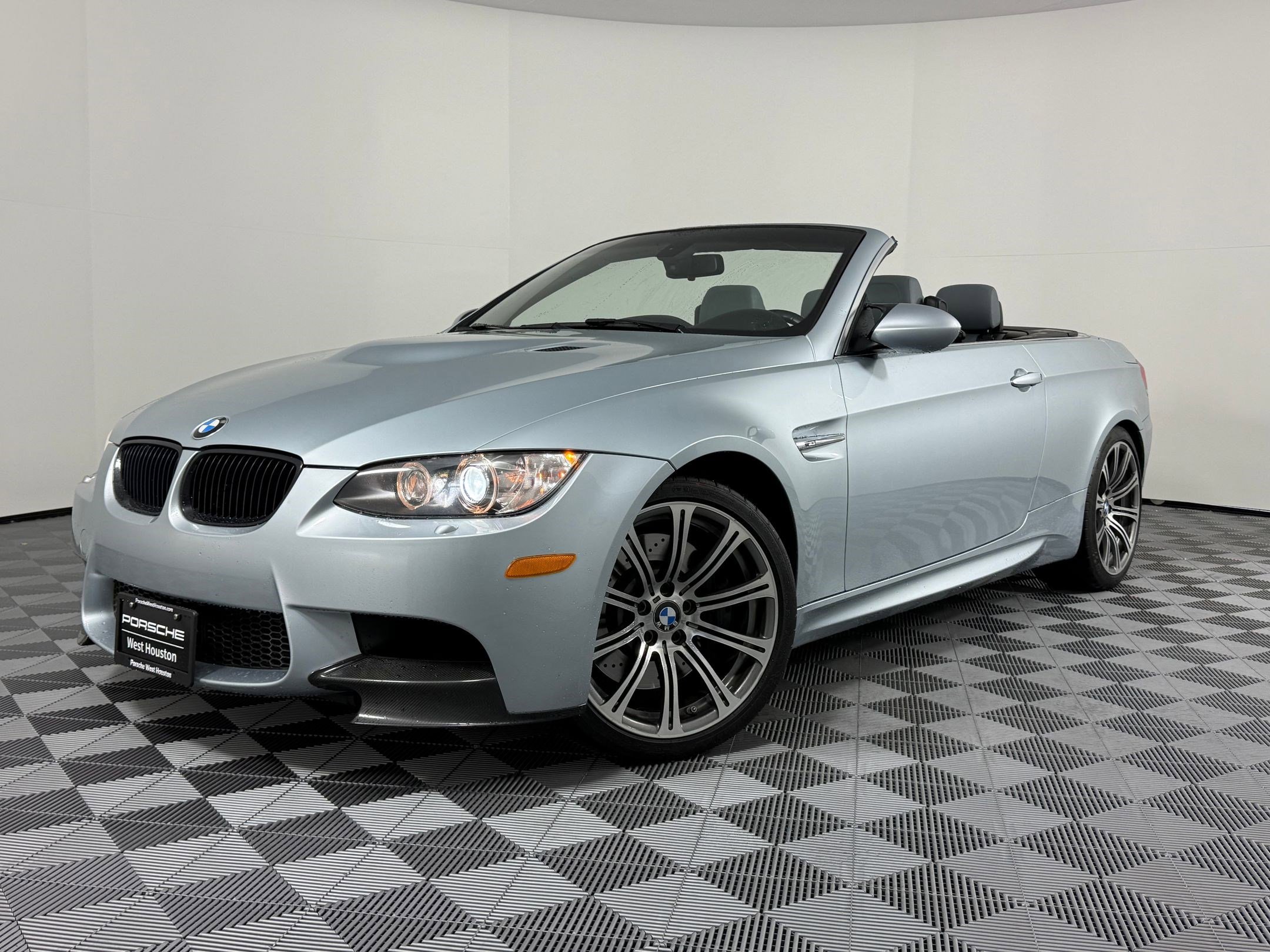 Used 2010 BMW M3 Convertible image 1