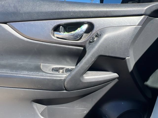 Used 2016 Nissan Rogue S AWD/4WD image 25
