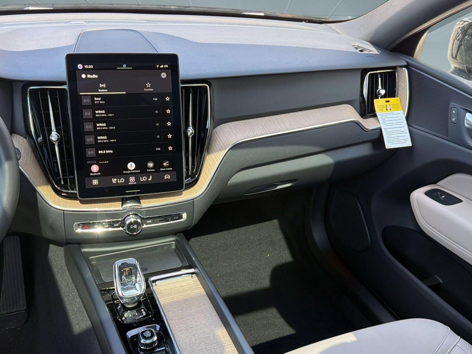 New 2026 Volvo XC60 B5 Core w/ Climate Package AWD/4WD image 17