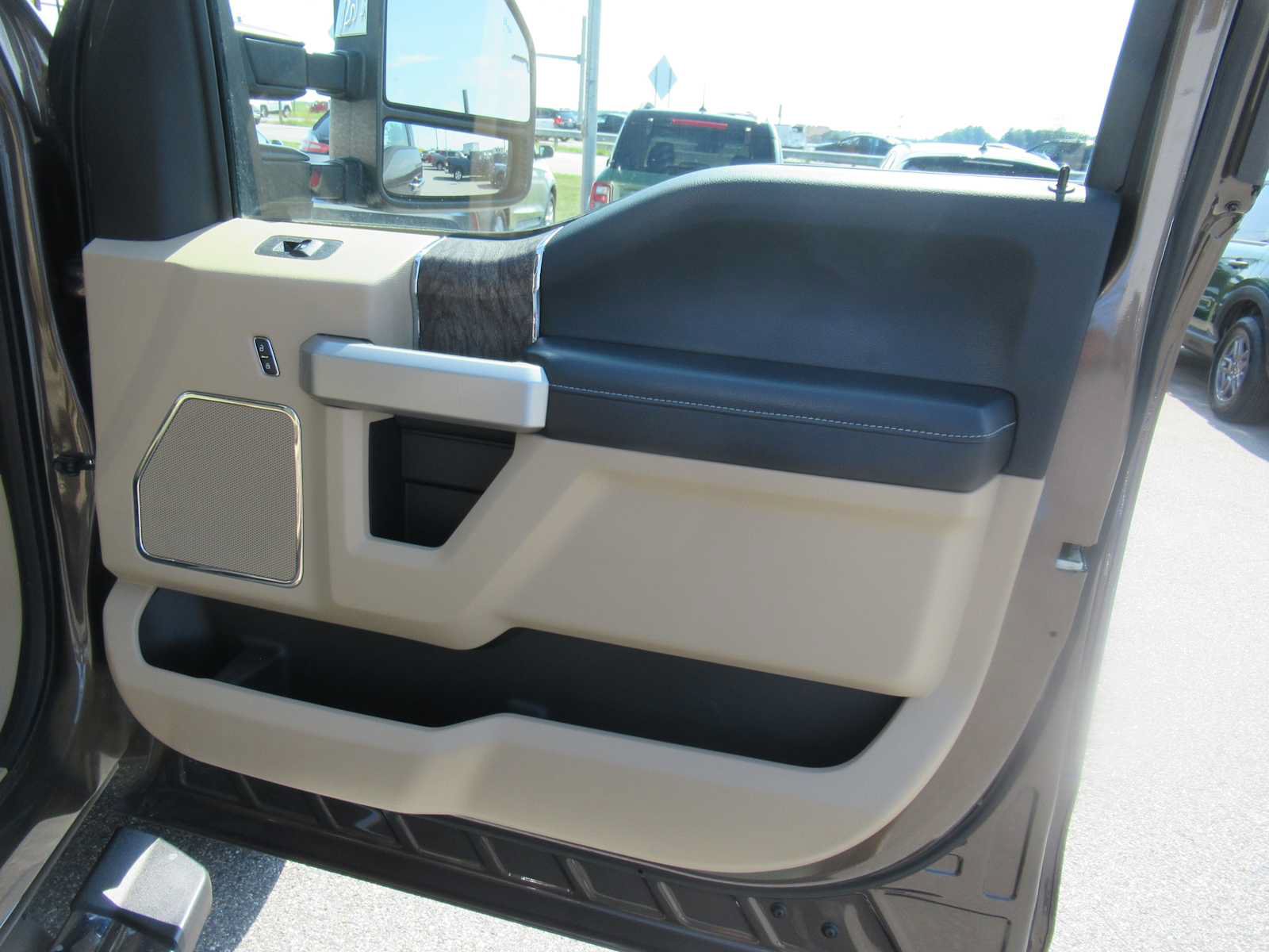 Used 2017 Ford F350 Lariat w/ Chrome Package AWD/4WD image 17