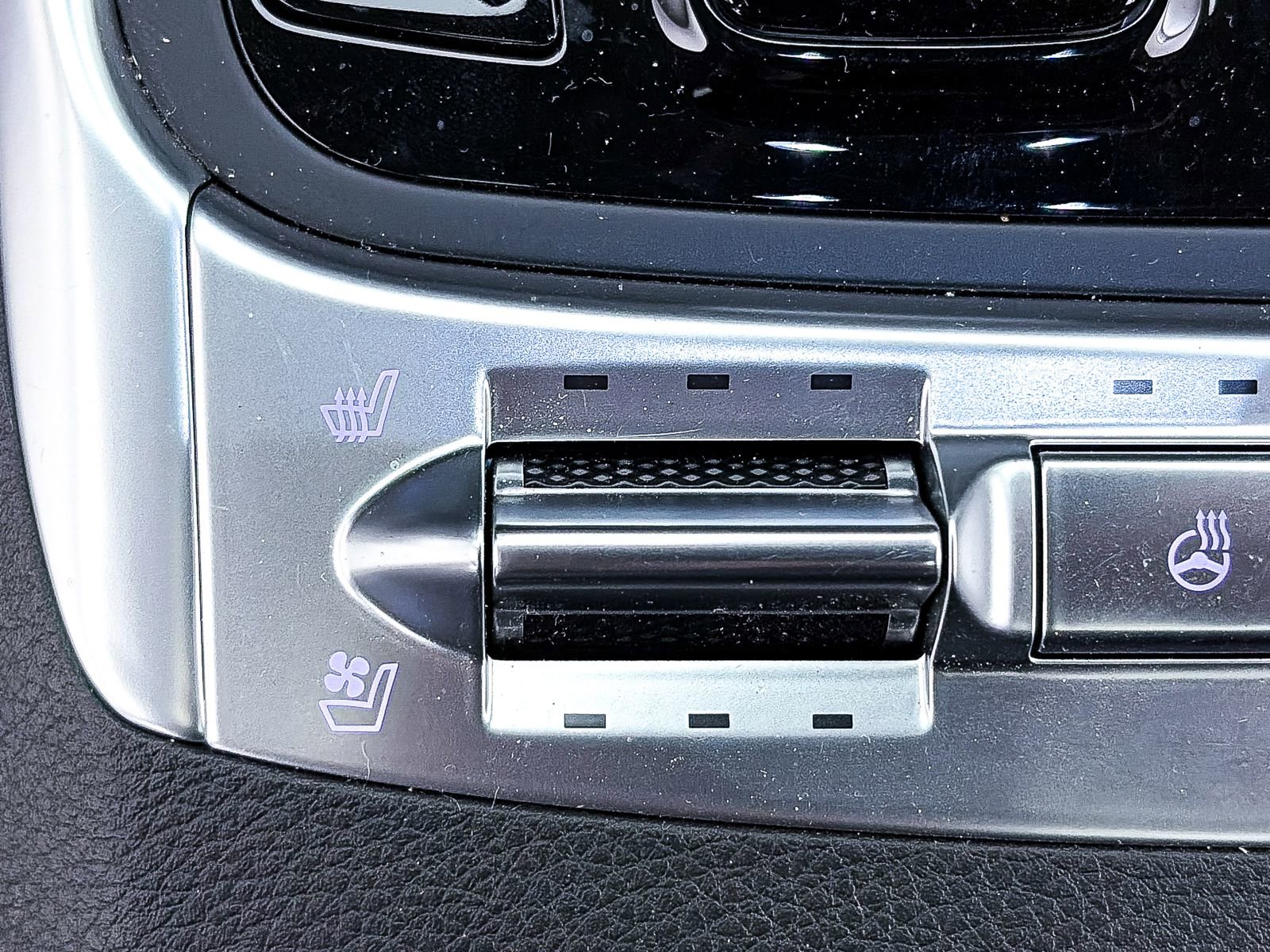 Used 2025 Kia Carnival image 33