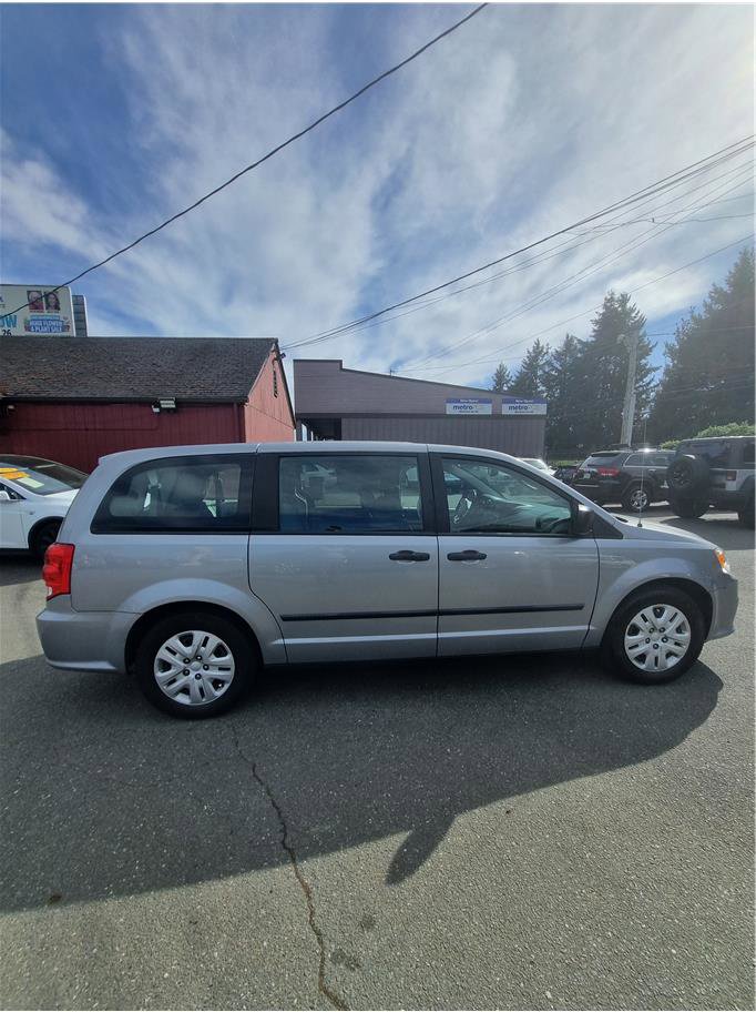 Used 2016 Dodge Grand Caravan American Value Package w/ UConnect Hands-Free Group FWD image 6