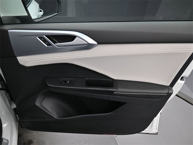 Certified 2025 Volkswagen Taos SE image 33