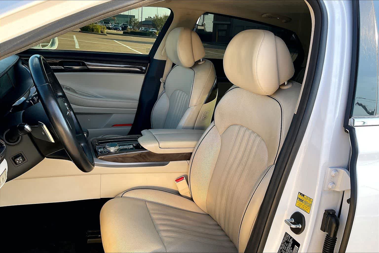 Used 2018 Genesis G90 3.3T Premium RWD image 10