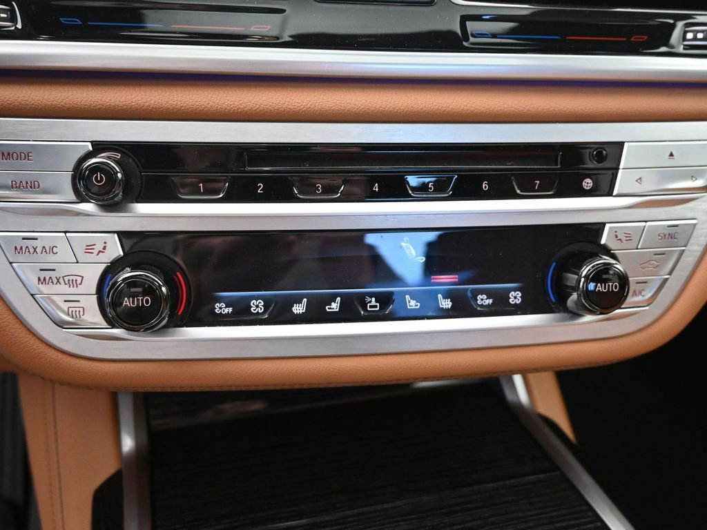 Used 2018 BMW 750i 750i 4D Sedan image 30