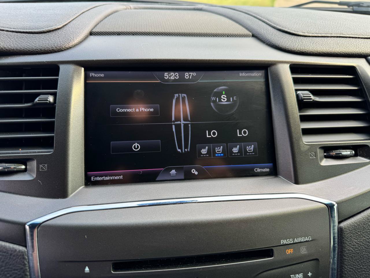 Used 2014 Lincoln MKS FWD image 38