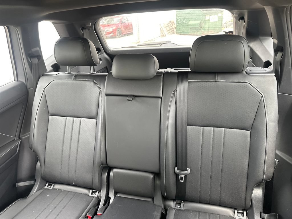 Used 2023 Volkswagen Tiguan SE R-Line FWD image 46