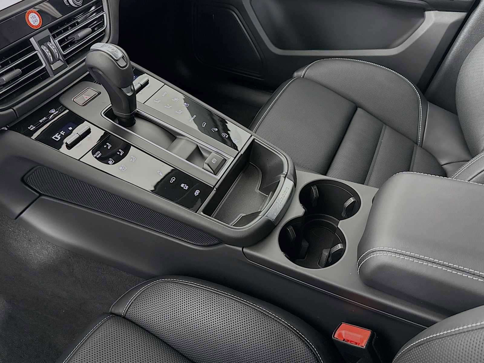 Certified 2025 Porsche Macan GTS image 21