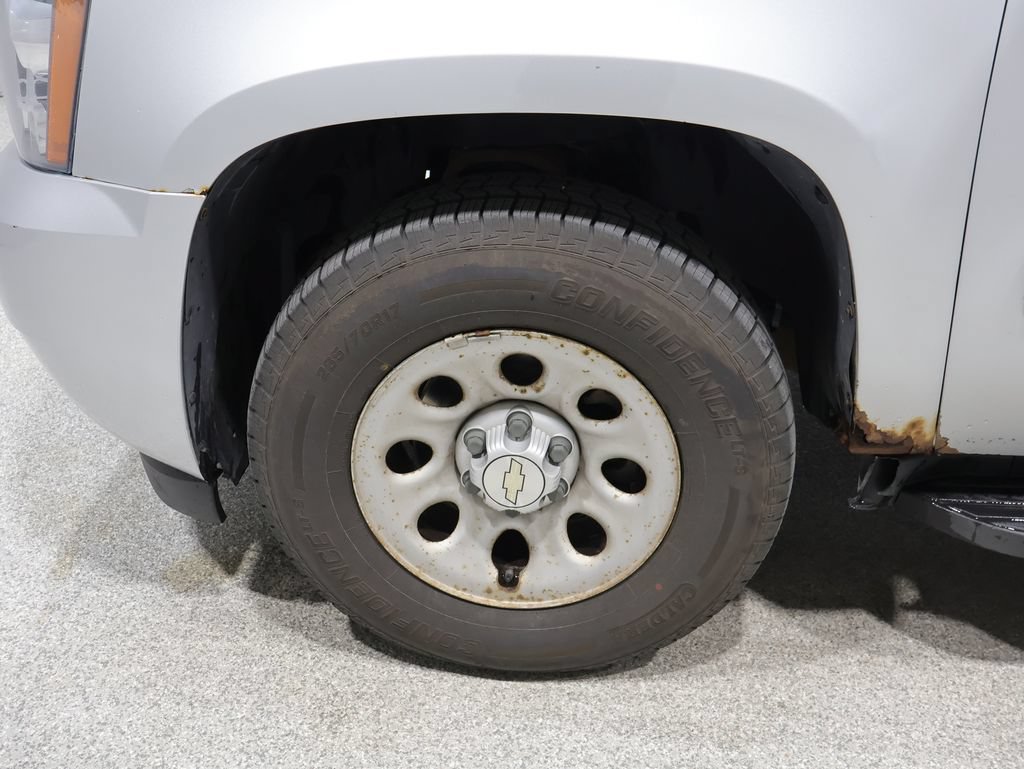 Used 2013 Chevrolet Suburban LT w/ Luxury Package AWD/4WD image 18