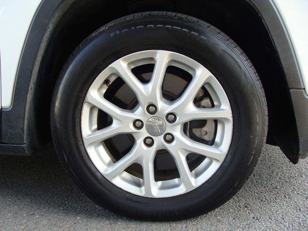 Used 2017 Jeep Cherokee Sport FWD image 29