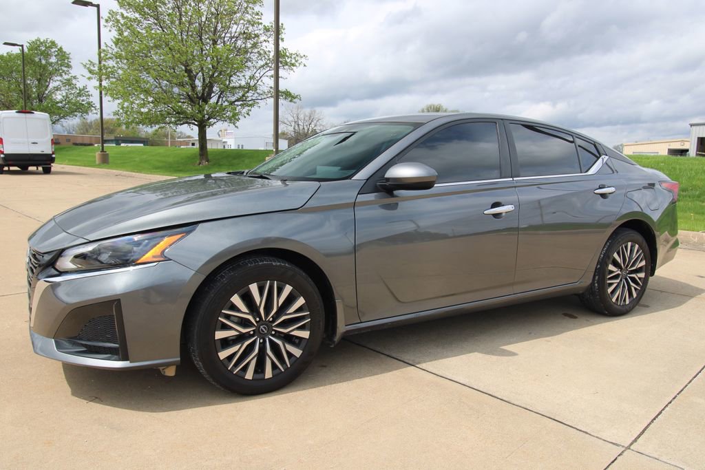 Used 2024 Nissan Altima 2.5 SV w/ SV Premium Package AWD/4WD image 18