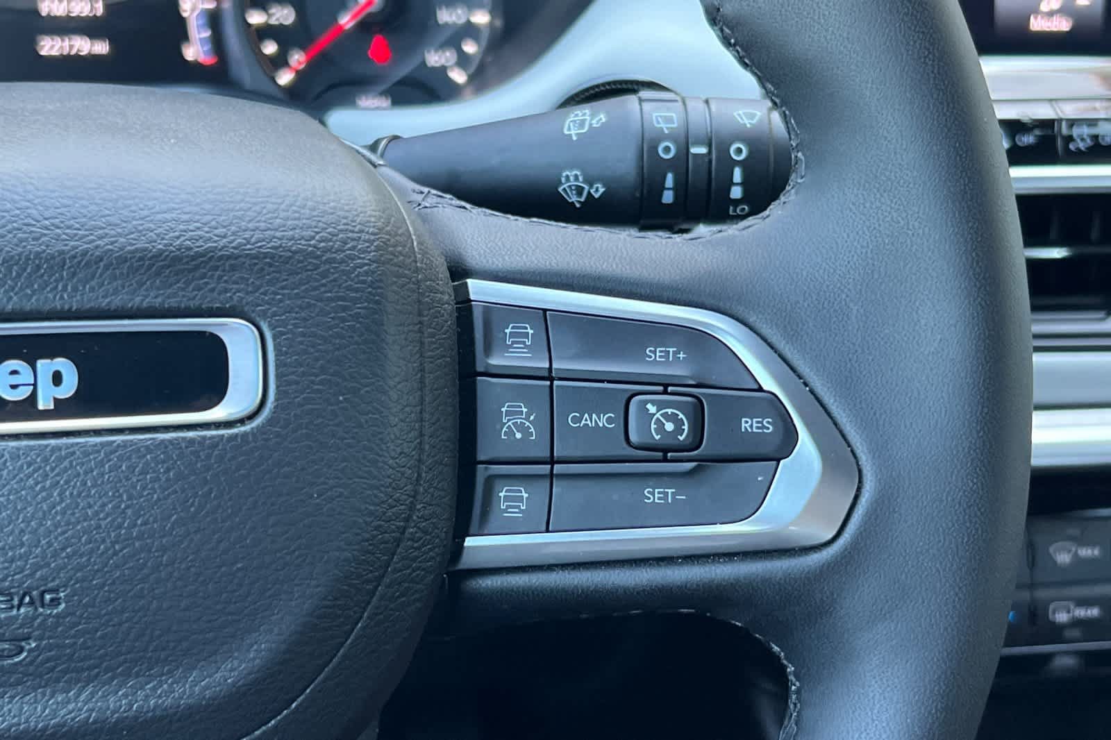 Used 2025 Jeep Compass Limited AWD/4WD image 27