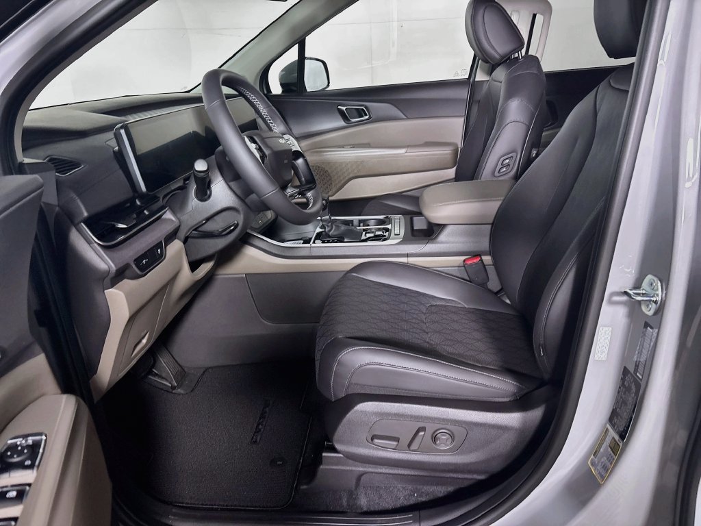 New 2027 Kia Carnival EX FWD image 11