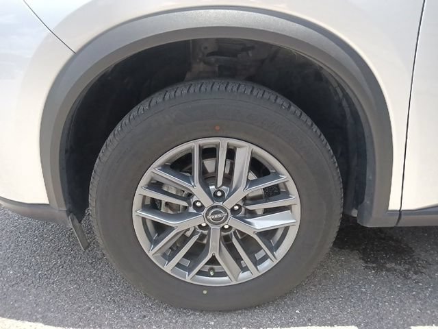 Used 2024 Nissan Rogue S AWD/4WD image 10