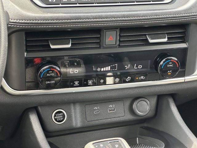 Used 2023 Nissan Rogue SV AWD/4WD image 19
