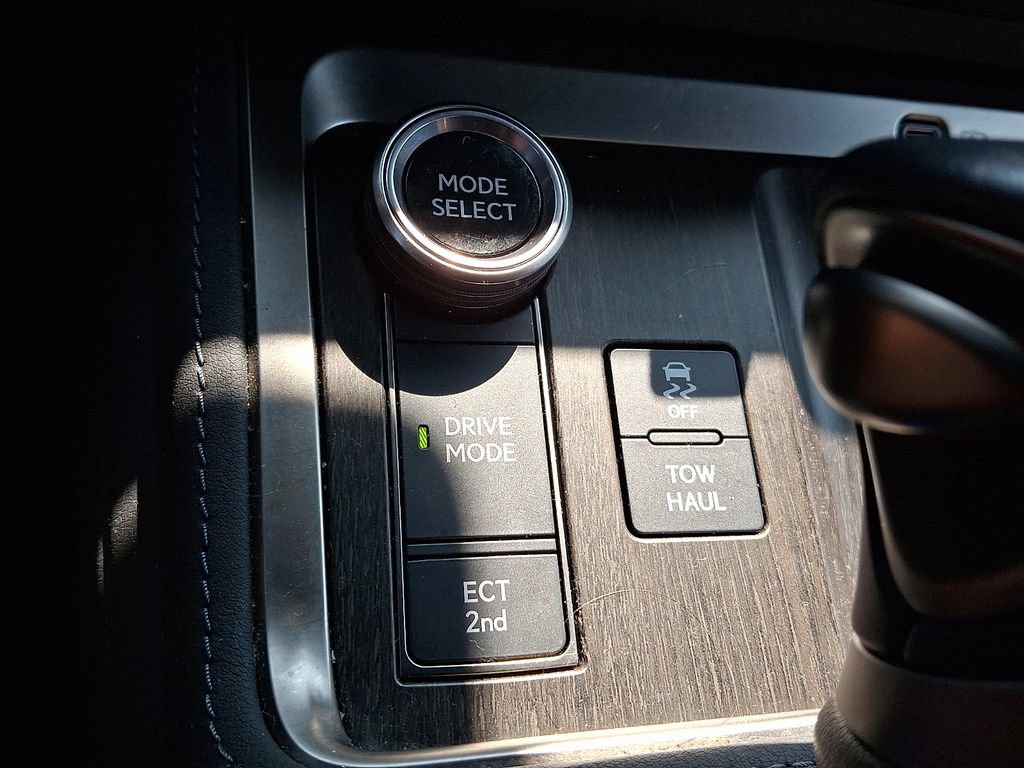 Used 2024 Lexus GX 550 w/ Accessory Package (2T) AWD/4WD image 29