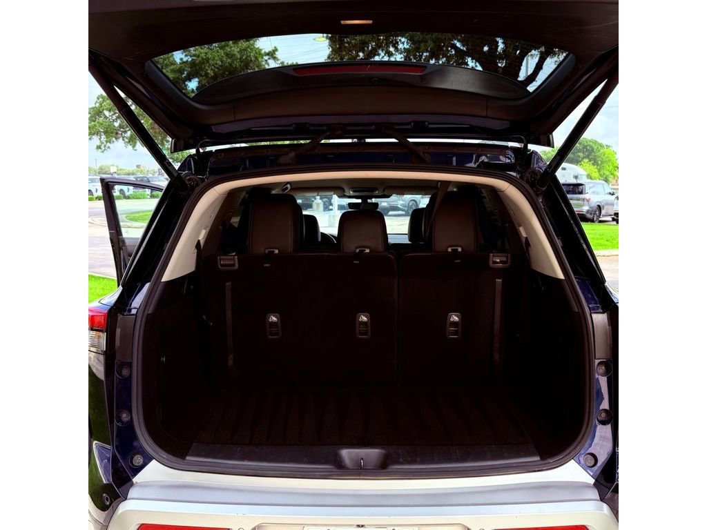 Used 2025 Nissan Pathfinder SL AWD/4WD image 26