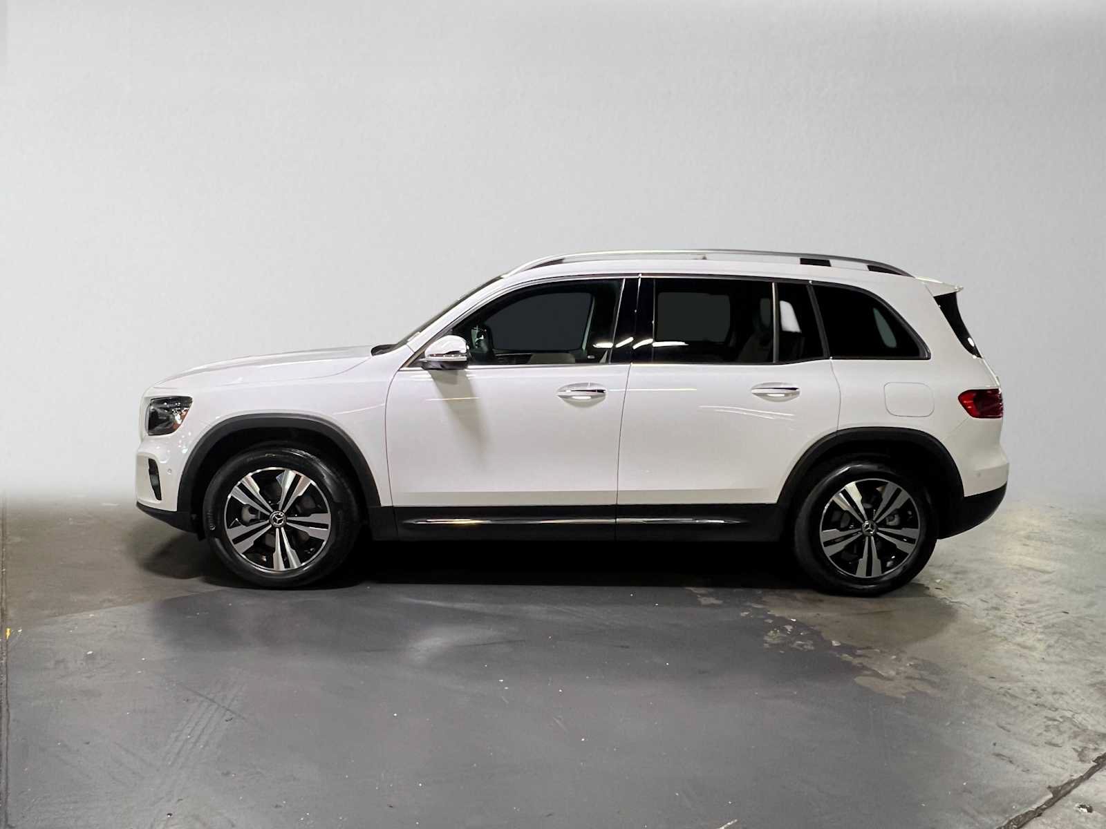 Used 2026 Mercedes-Benz GLB 250 4MATIC image 6