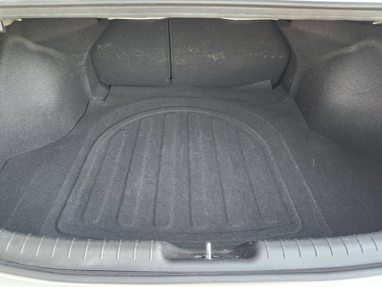 Used 2025 Hyundai Elantra SEL FWD image 31