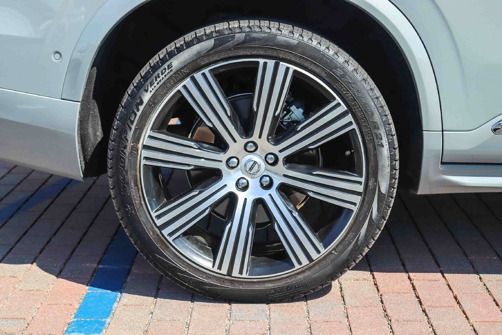 Used 2025 Volvo XC90 T8 Ultra w/ Protection Package Premier AWD/4WD image 10