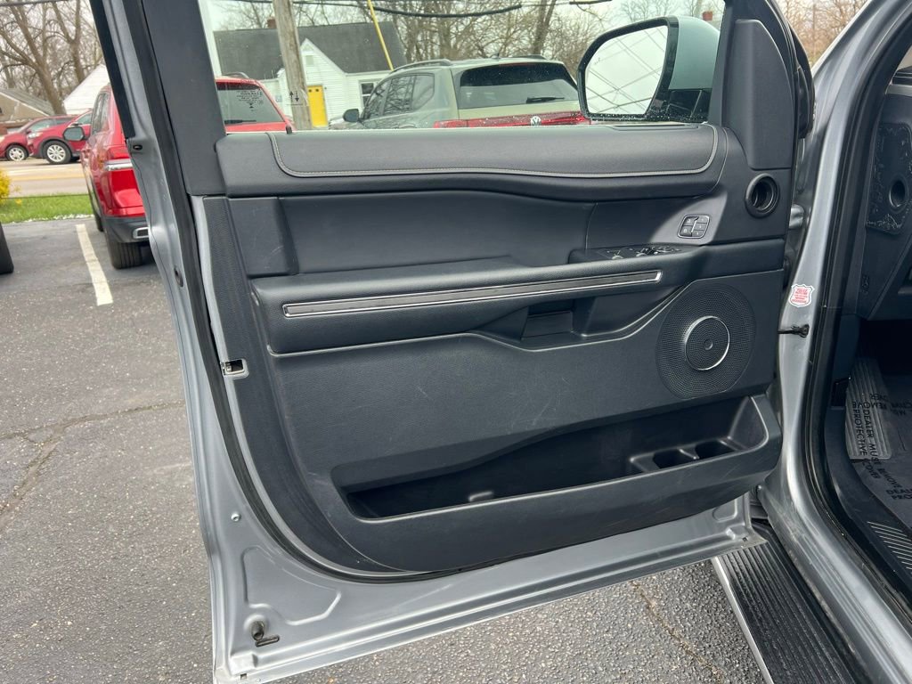 Used 2023 Ford Expedition Max XLT image 11