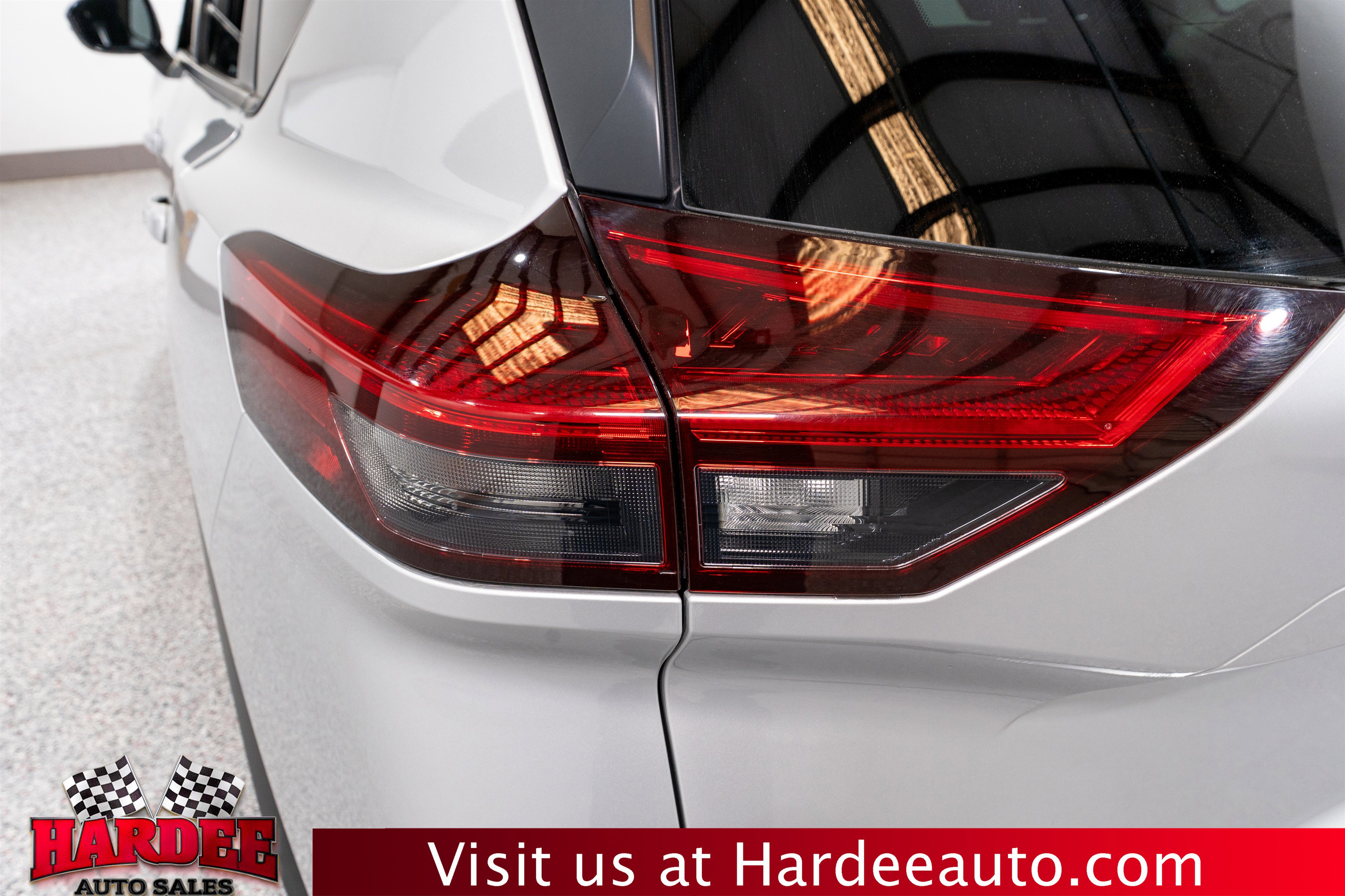 Used 2023 Nissan Rogue SV image 9