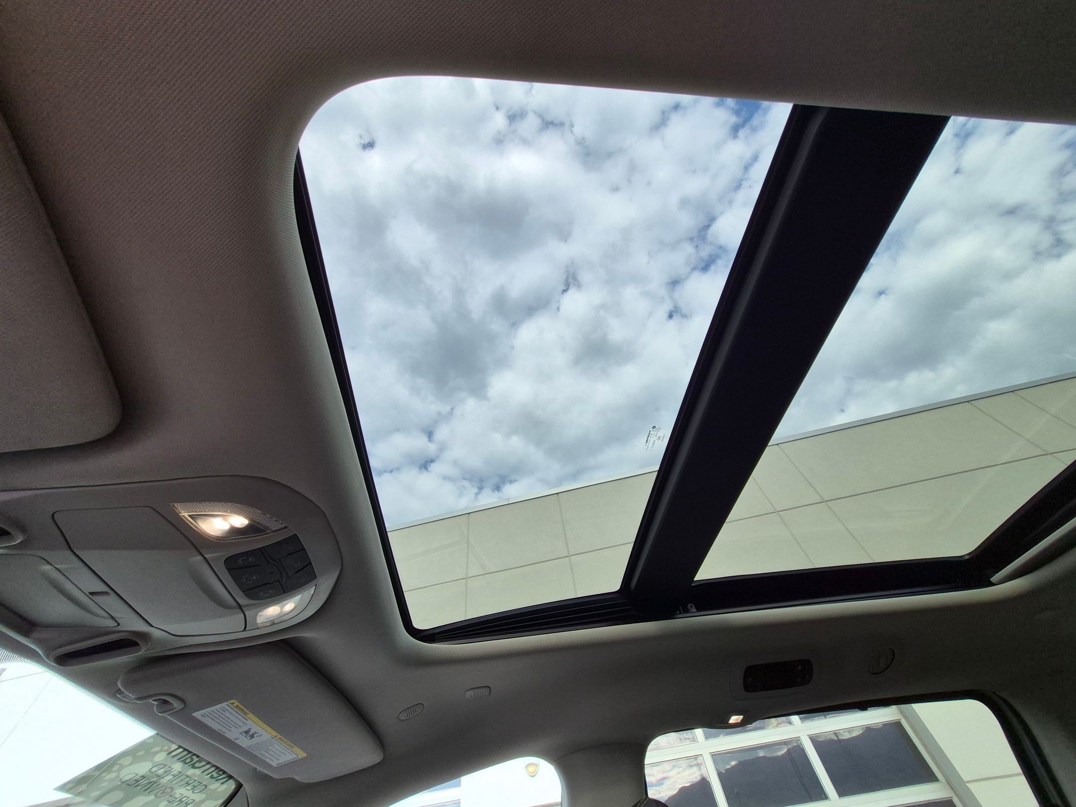 Used 2024 Chrysler Pacifica Limited FWD image 19