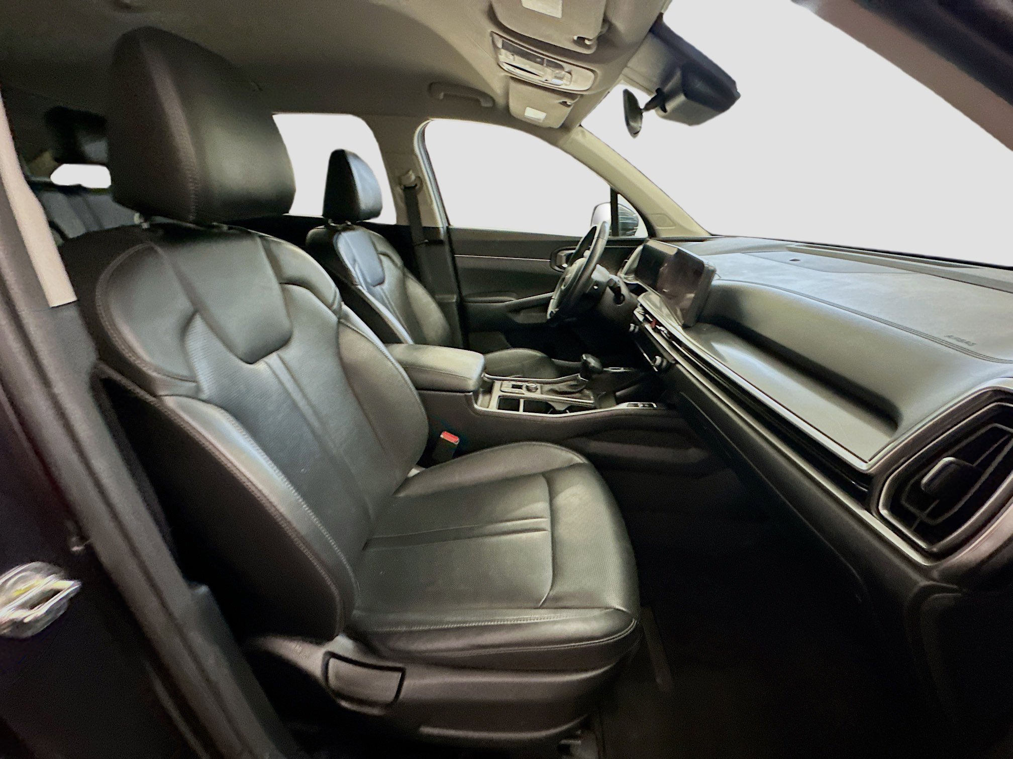 Used 2024 Kia Sorento S image 33